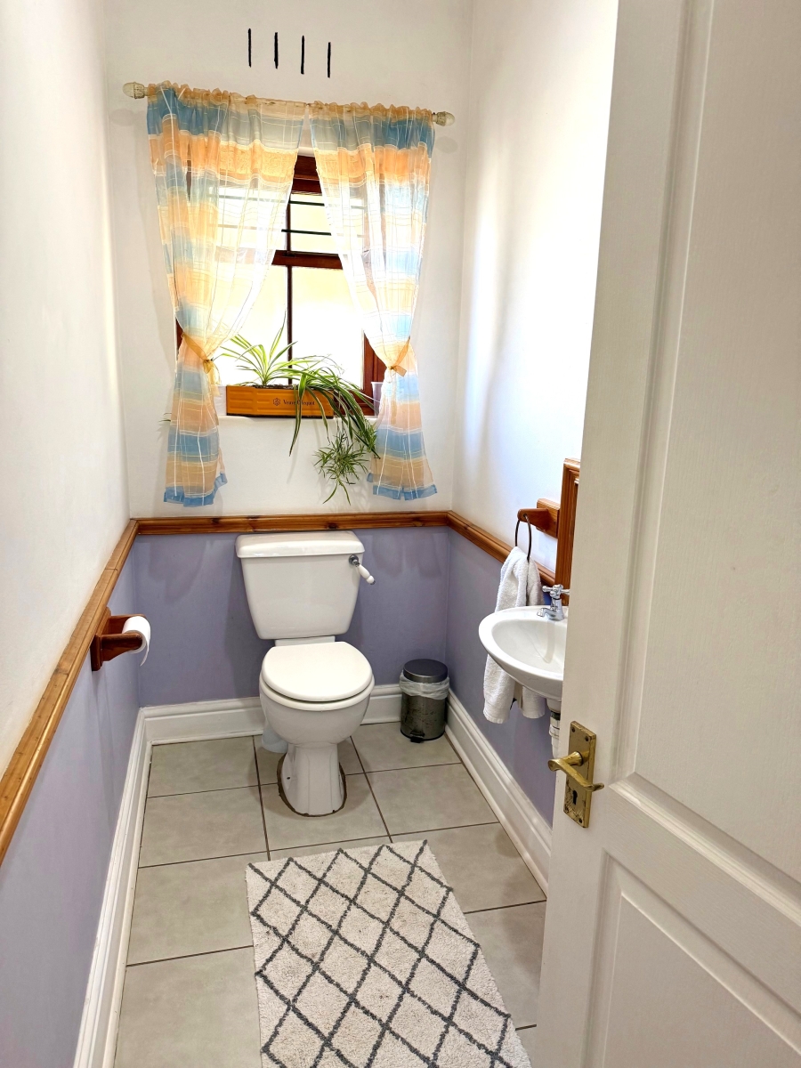 4 Bedroom Property for Sale in Die Wingerd Western Cape